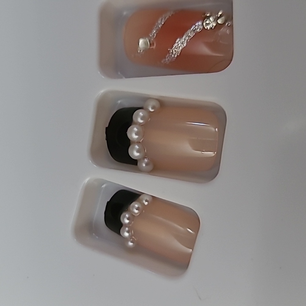 2/$16 Bow Rhinestone Press On Nails - Picture 14 of 14